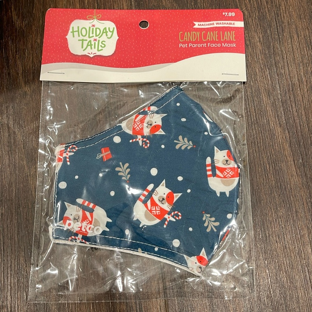 Happy Holidays! Face mask NWT Cat & Candy Canes *Benefits Animal Welfare*